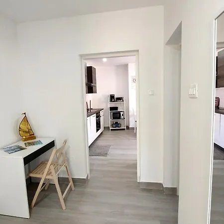 Grlica #2 Apartamento Trogir